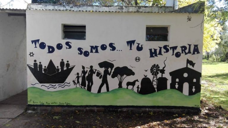 Mural en la Escuela N° 95 Colonia Novibuco 1 sobre su historia