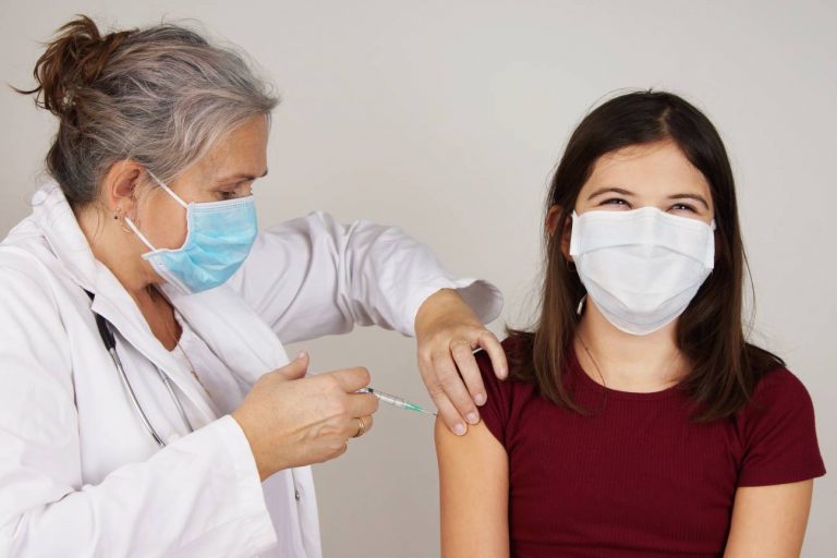Salud avanza en la estrategia de vacunación a adolescentes de entre 12 a 17 años