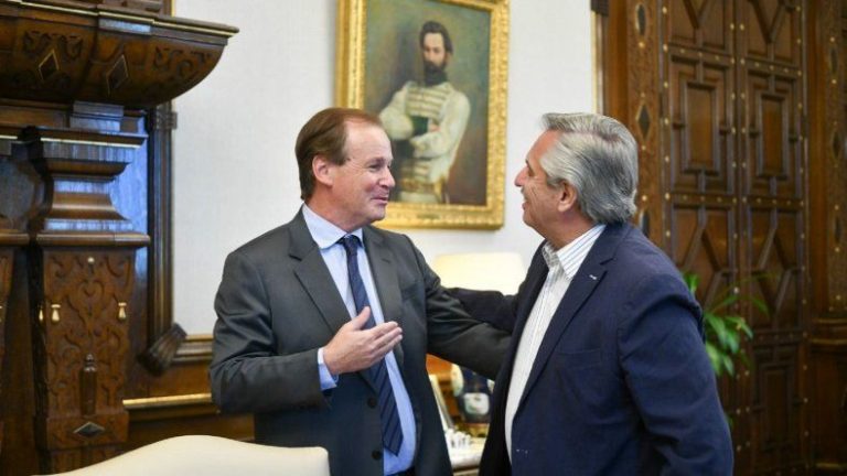 Alberto Fernández recibió a Gustavo Bordet en Casa Rosada