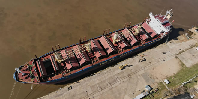 Un buque de Hong Kong ingresó este jueves al puerto de Concepción del Uruguay
