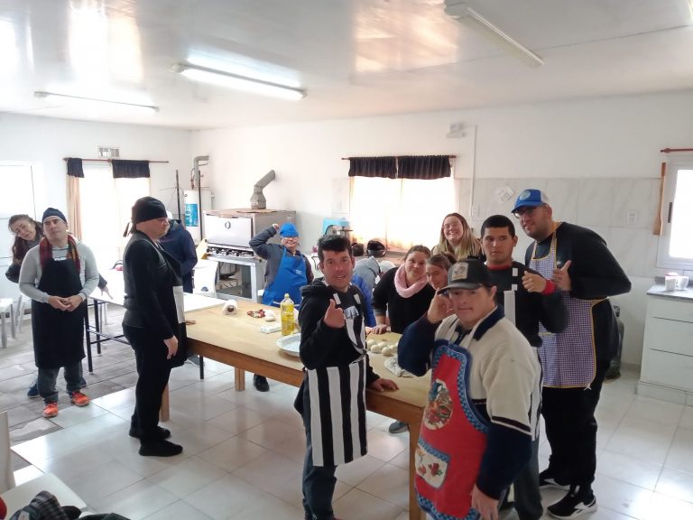 Los chicos de Cecypro participan de un taller de cocina