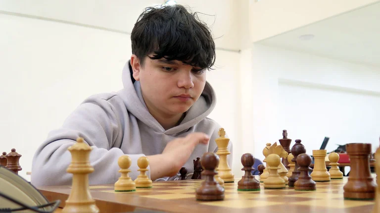 Niño récord: Joaquín Fiorito, el ajedrecista más joven que disputará una final del campeonato argentino