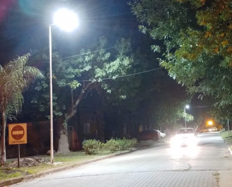 Se instalaron nuevas luminarias de tecnología LED en barrios de Basavilbaso