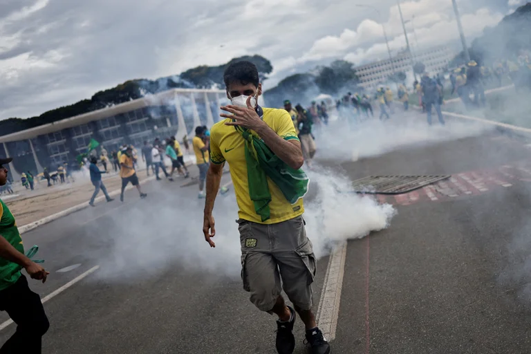 El Tribunal Supremo de Brasil ordenó al Ejército desmantelar todos los “campamentos bolsonaristas” en un plazo de 24 horas