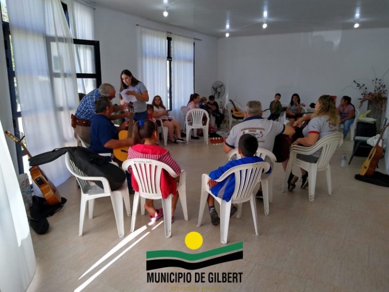 Gilbert: Comenzó el taller municipal de guitarra