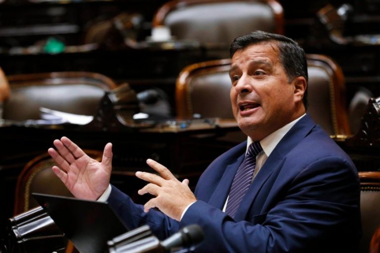 Casaretto oficializa su candidatura a gobernador