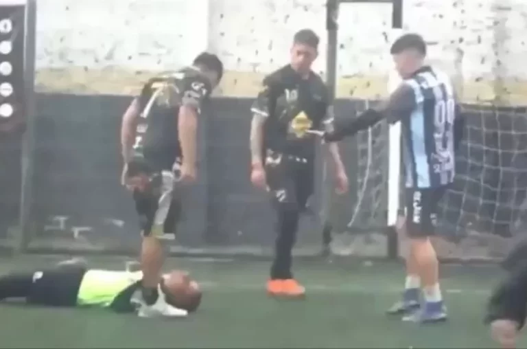 Se suicidó el joven que le dio una patada en la cabeza a un árbitro en un partido de fútbol