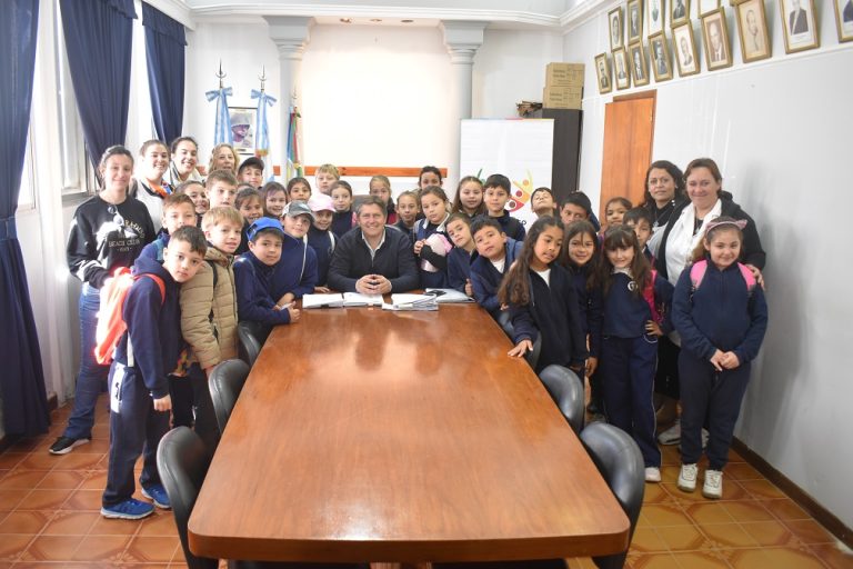 Alumnos visitaron el municipio de Basavilbaso