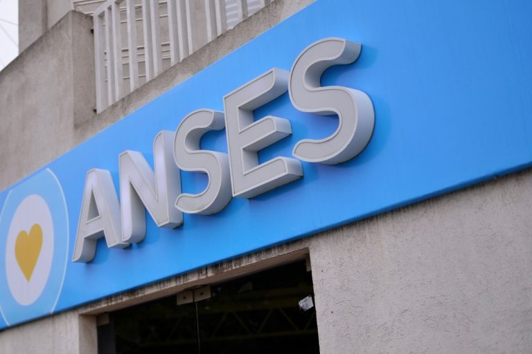 ANSES informó que este martes continúa el pago del bono a trabajadores informales