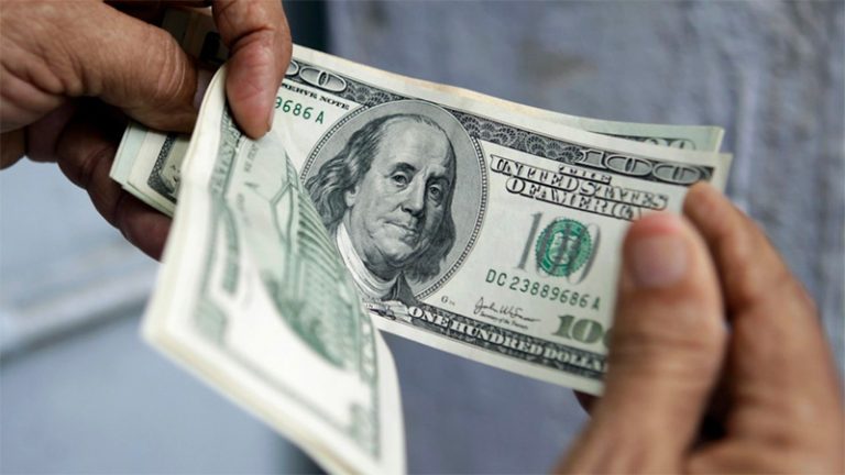 Cinco causas que hicieron subir el dólar blue a una cotización récord