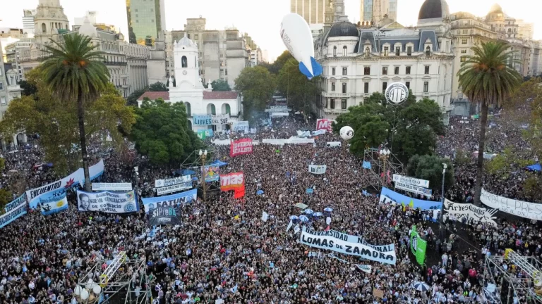 Miles de manifestantes participaron de la marcha universitaria