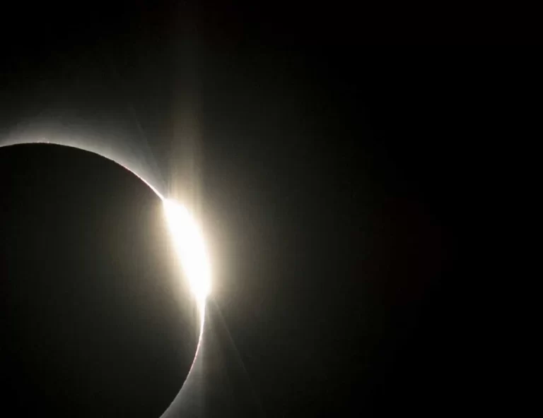 Eclipse solar total de abril 2024: cuándo será, ¿se verá desde Argentina?