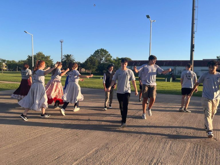 Comenzó a funcionar el taller municipal de danzas folkloricas