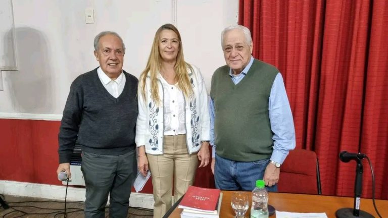 El escritor basavilbasense Carlos Elbert presentó sus obras en Rojas