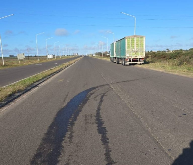 Accidente en Ruta 20: investigan las causas del impacto entre un camión y un automóvil