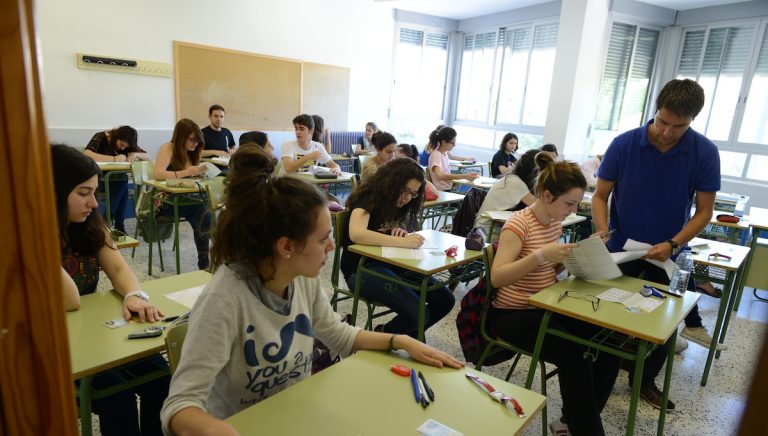 Proponen que escuelas secundarias entrerrianas concienticen sobre el uso crítico de las nuevas tecnologías