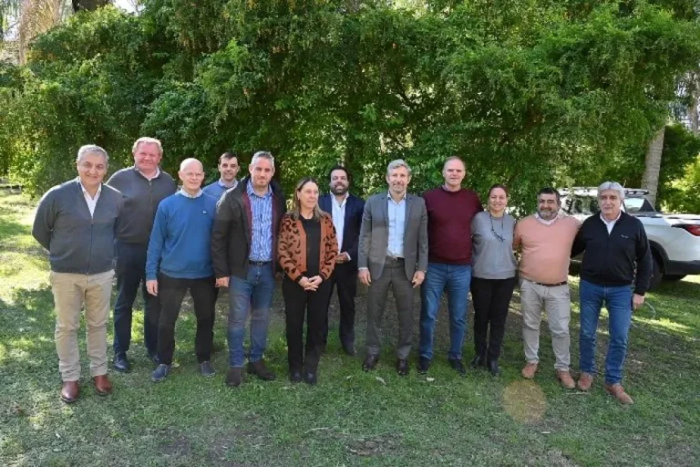 Gestión y política, ejes del encuentro entre Frigerio y intendentes vecinalistas de la provincia