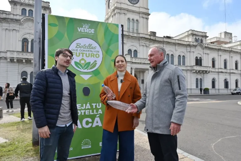 Botellas que Construyen Futuro: la campaña del gobierno de Entre Ríos para construir aulas con botellas PET
