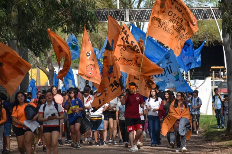 Hoy y mañana se realiza en Basavilbaso la Estudiantina 2025