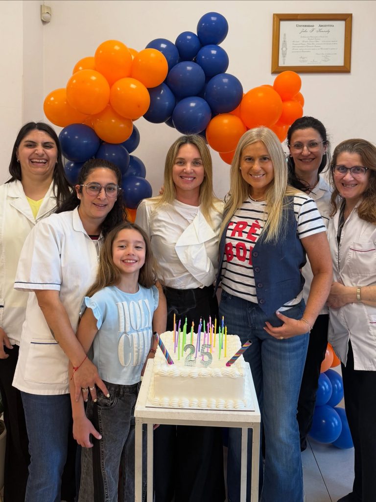 Farmacia León celebró 25 años al servicio de la comunidad