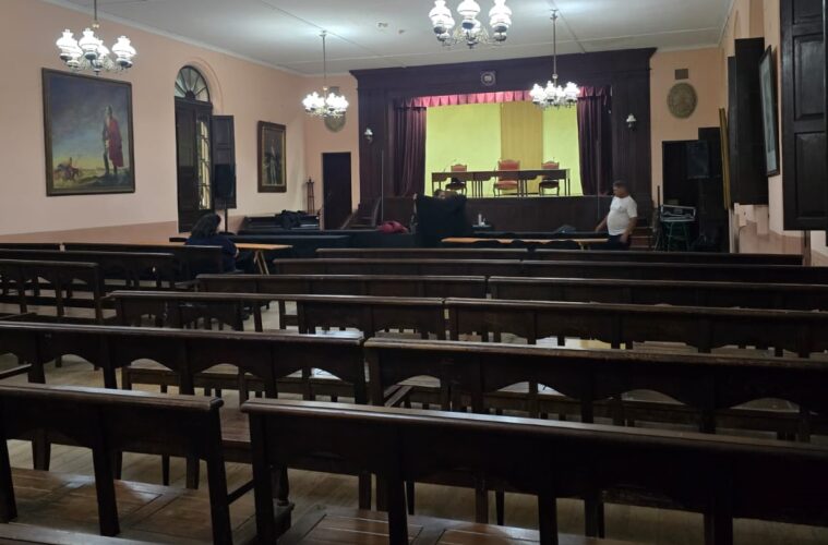 Histórico: sesiona Diputados en el historico Colegio de Concepción del Uruguay